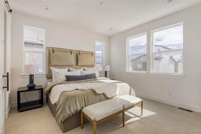 Building Photo - Modern Brand New Build Home Near DTC