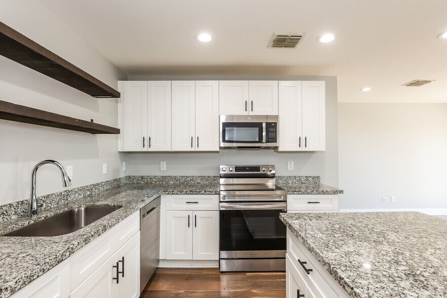 Building Photo - 3865 W Gaby Rd