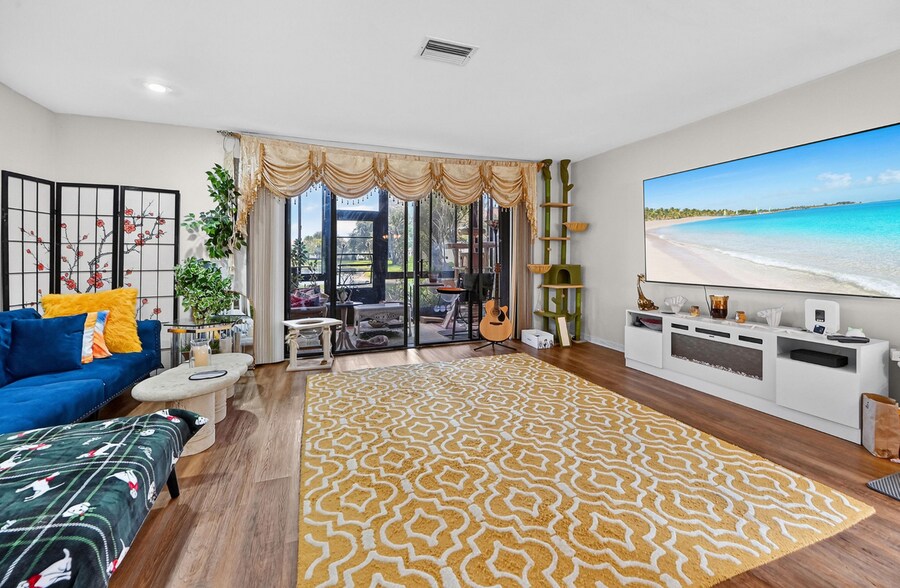 Building Photo - 4587 Carambola Cir S