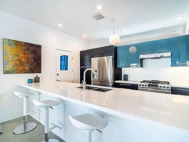 Building Photo - 2223 N Magnolia Rd