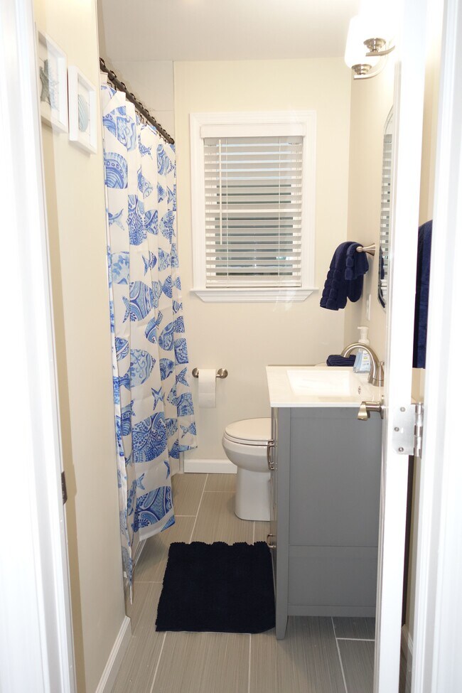 Building Photo - 405 Lossing Ave