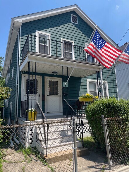 Building Photo - 161 Albion St