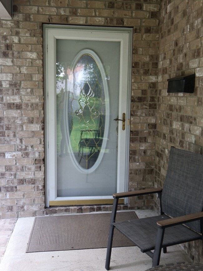 Building Photo - 829 Ridgetop Dr