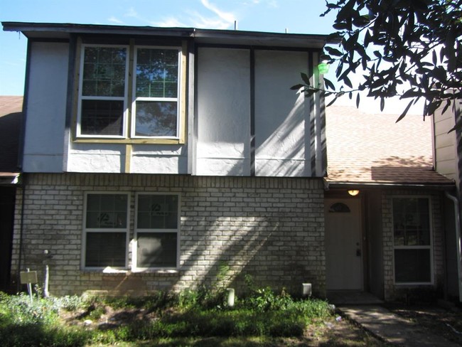 Primary Photo - 5738 Easthampton Dr