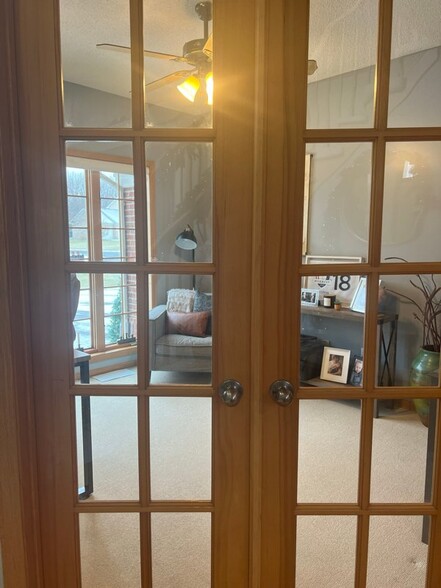 Building Photo - 8633 Carriage Hill Ct