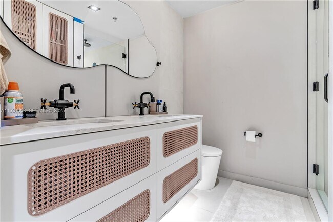 Building Photo - 20281 E Country Club Dr