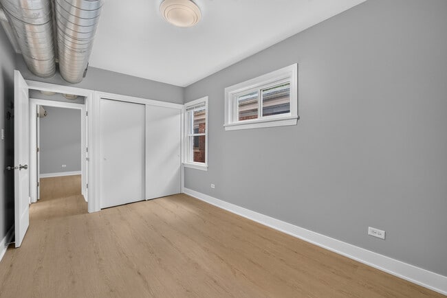 Building Photo - 3953 N Oleander Ave