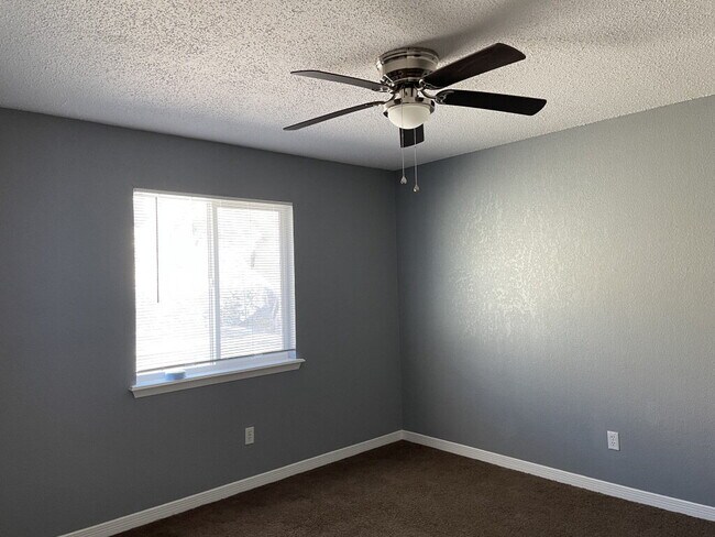 Building Photo - 8137 Staghorn Dr