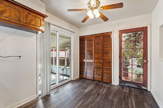 Building Photo - 1606 Savannah Dr