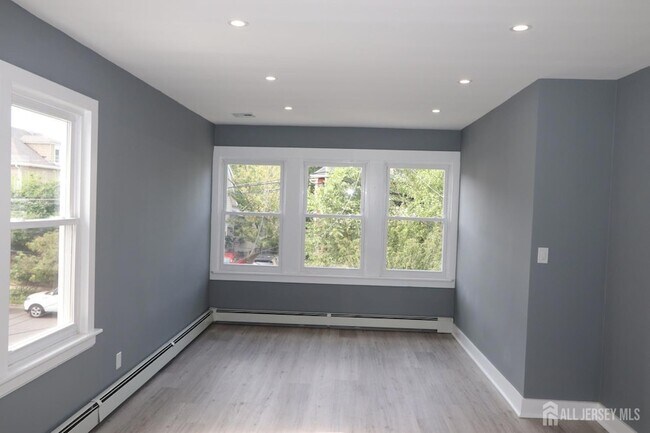 Building Photo - 324 Harper Pl