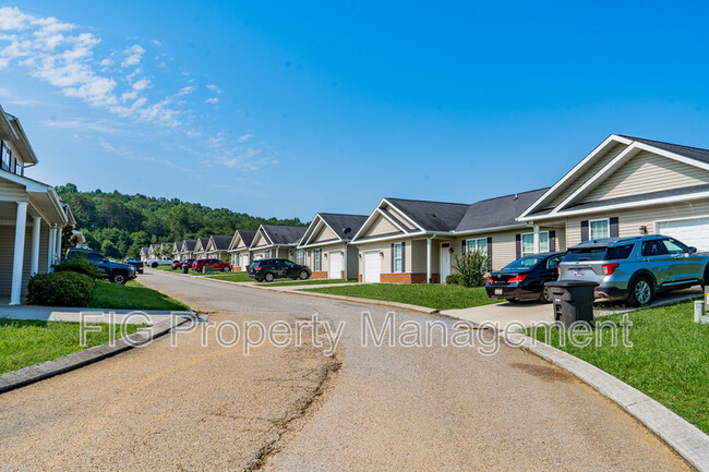 Building Photo - 126 Stonegate Cir