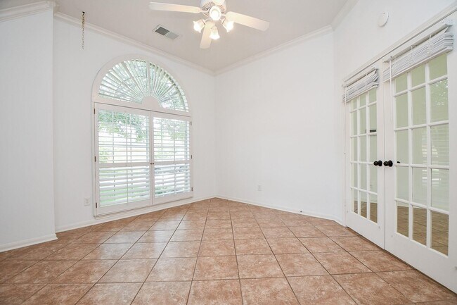 Building Photo - 535 Avery Dr