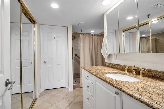 Building Photo - 1485 Gulf of Mexico Dr