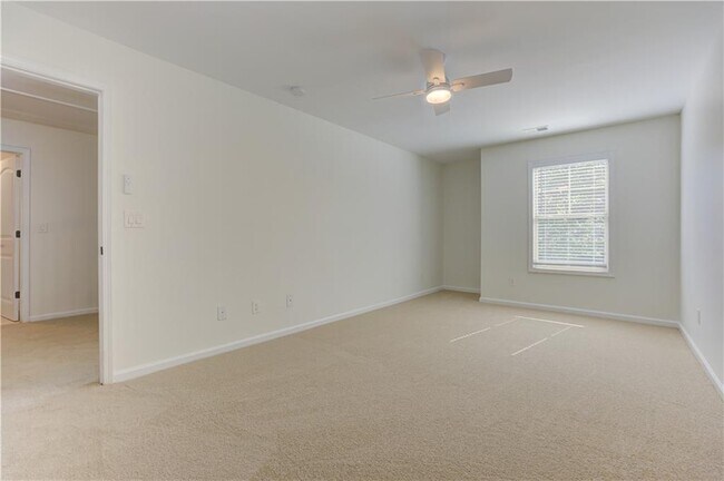 Building Photo - 605 Summit Pt