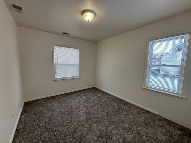 Building Photo - 11291 Lozier Ave