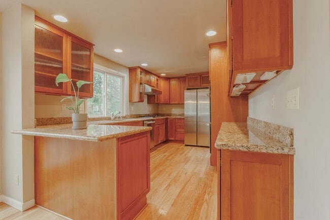 Building Photo - 2 Bedroom 1.75 Bathroom Townhome in Federal Way WA