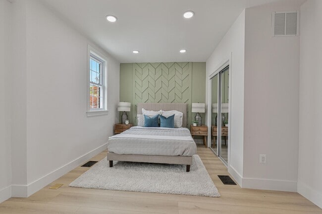 Building Photo - Spacious Fully Renovated Tudor Duplex w/ 3...