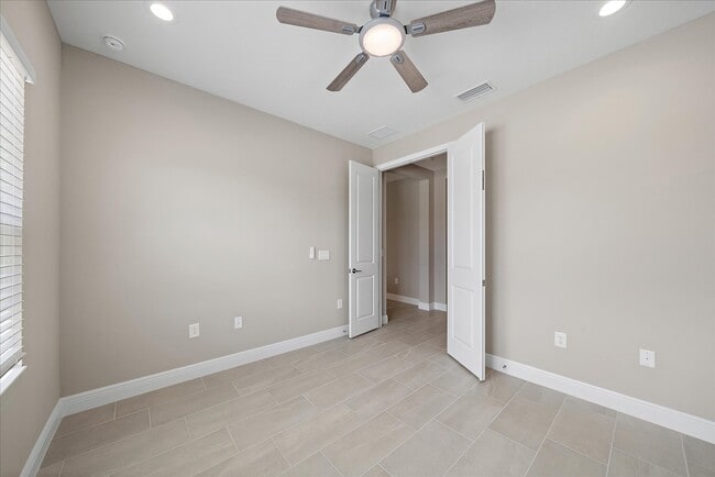 Building Photo - 2329 Blue Mahoe Ln