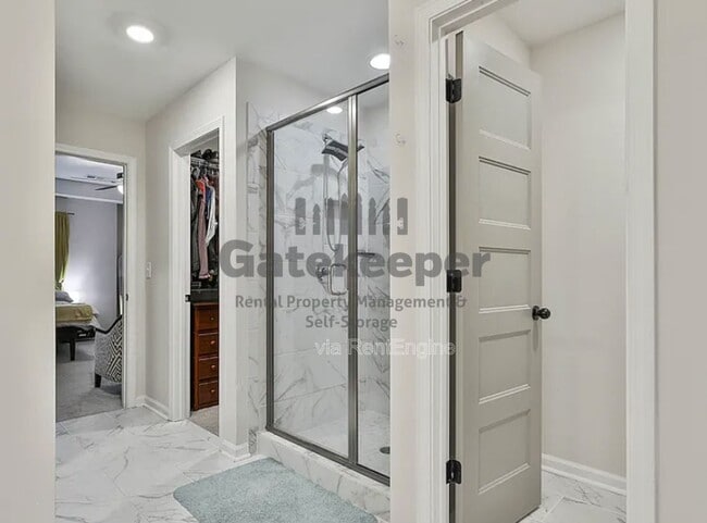 Building Photo - 205 Valley View Dr