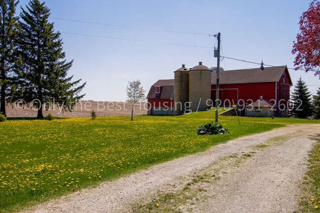 Building Photo - W1689 Co Rd G