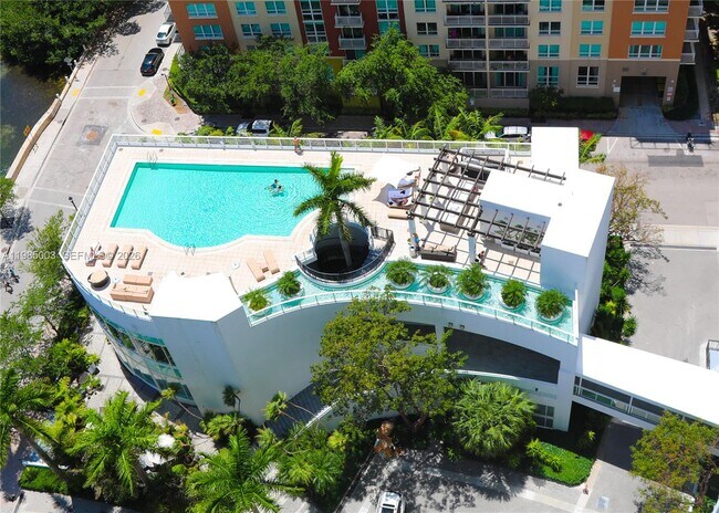 Building Photo - 2020 N Bayshore Dr
