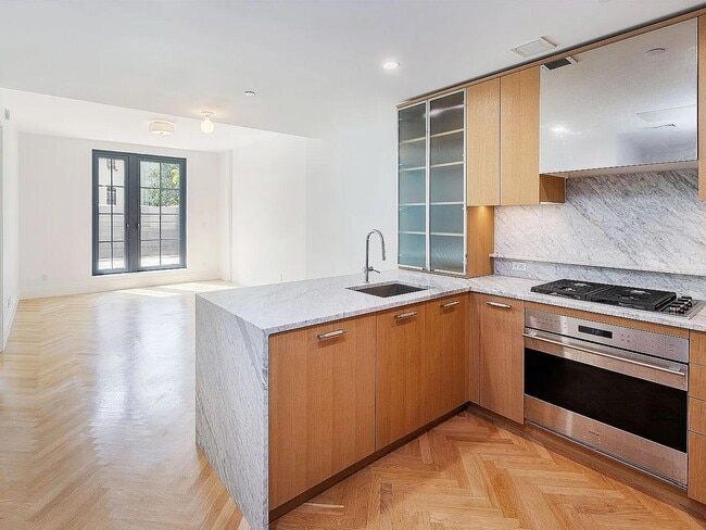 Building Photo - 300 W 122nd St