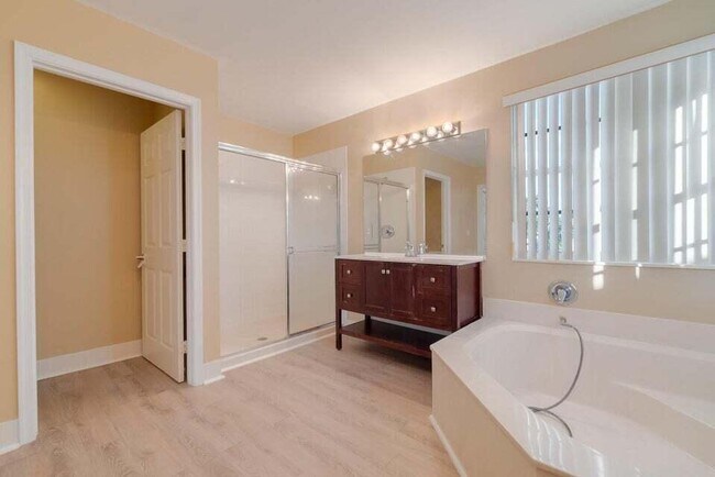 Building Photo - 7227 Chesapeake Cir