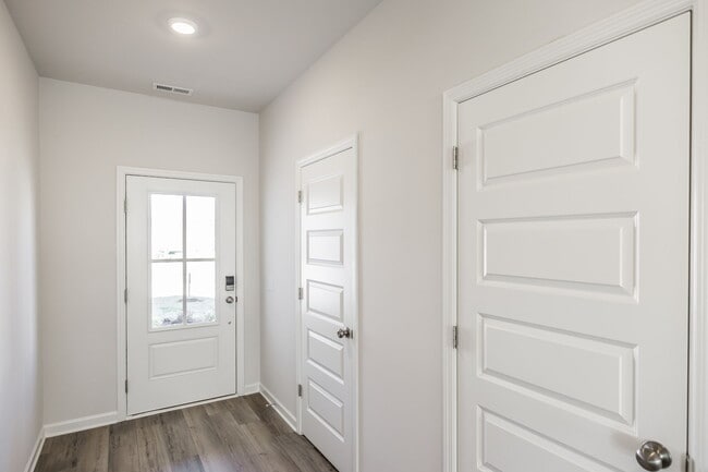 Building Photo - 616 Emerson Ln