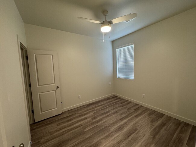 Building Photo - Luxury 3 Bedroom 2 Bathroom Duplex with 2 Car Garage in Bethany, Ok (ALL appliances included)