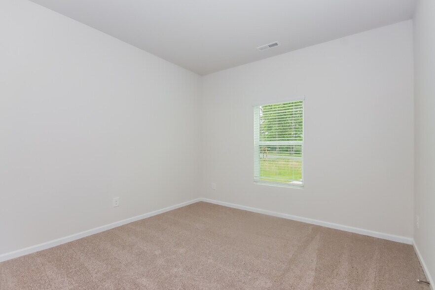 Building Photo - 196 Sharon School Rd