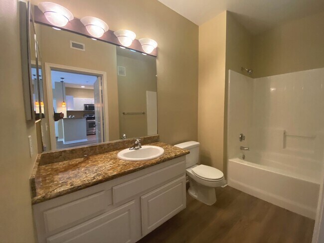 Building Photo - r0299