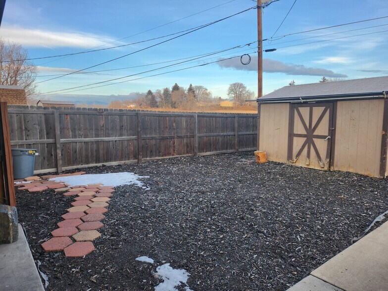 Building Photo - 1741 E 105th Pl