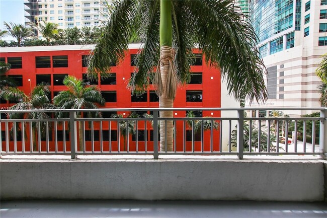 Building Photo - 1111 Brickell Bay Dr