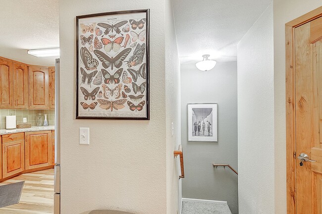 Building Photo - Furnished or Unfurnished! Updated 3bed/3ba...