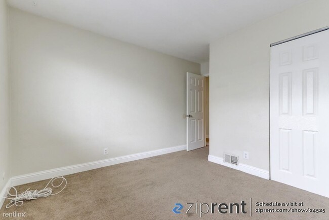 Building Photo - 2 br, 1 bath Condo - 9009 Casals Street, S...