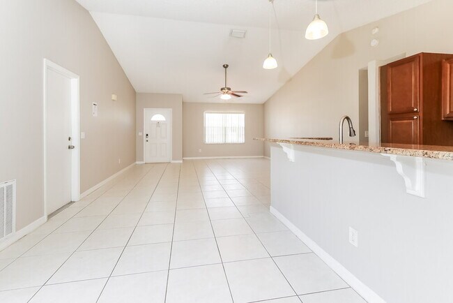 Building Photo - 1576 SW Pitts Ave