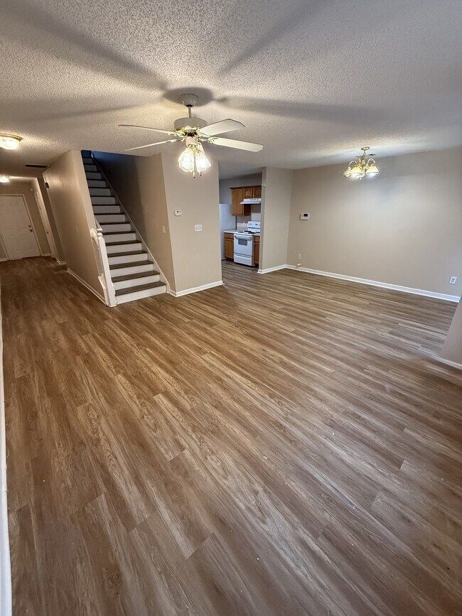 Building Photo - 460 Parkway Rd