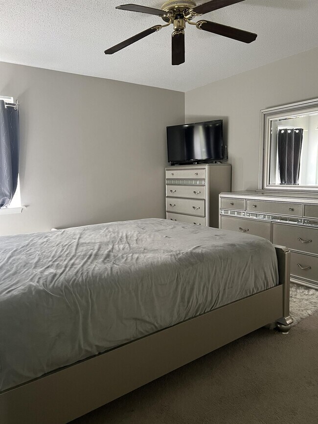 Building Photo - 3315 Woodland Park Rd