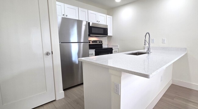 Building Photo - 926-912 12th Ave S