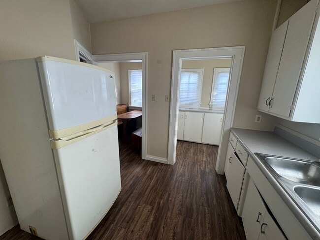 Building Photo - 1211 Sheridan-