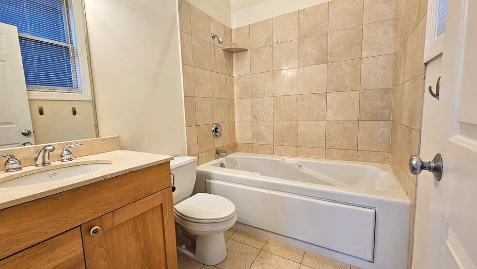 Building Photo - 509 N Hartland Ct