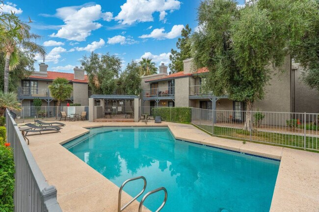 Building Photo - 15402 N 28th St