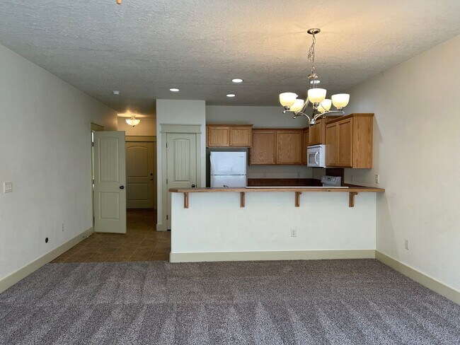 Building Photo - Boise Townhome Near BSU| EARLIER MOVE IN DATE UPON REQUEST