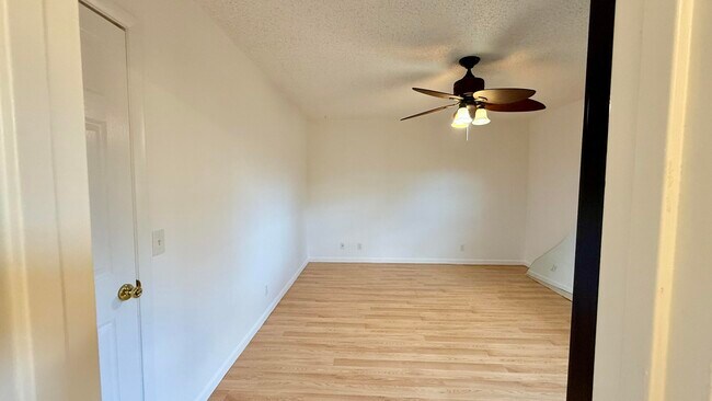 Building Photo - 9243 Green Meadows Way