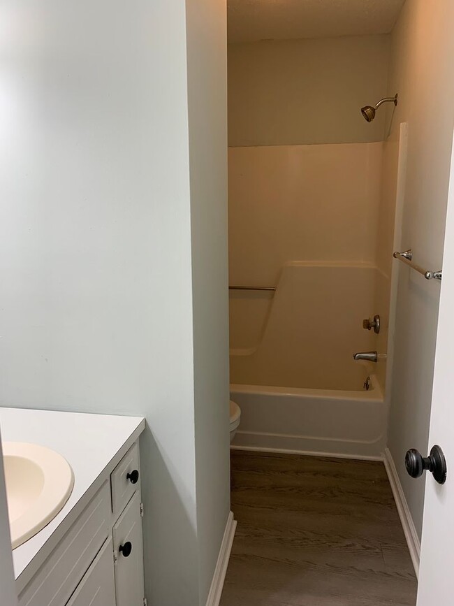 Building Photo - 2818 Wayland Dr