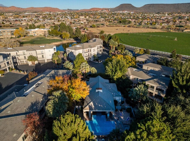 Building Photo - 225 N Country Ln