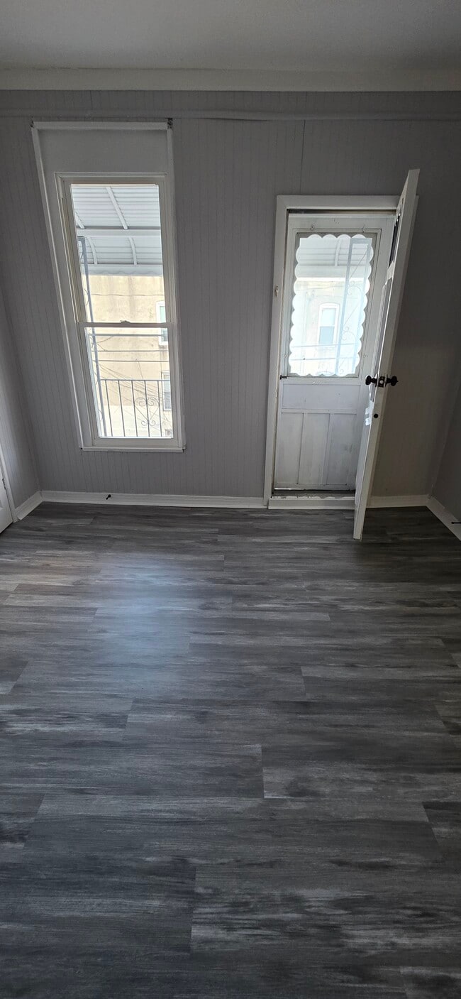 Building Photo - 1135 Poplar Grove St