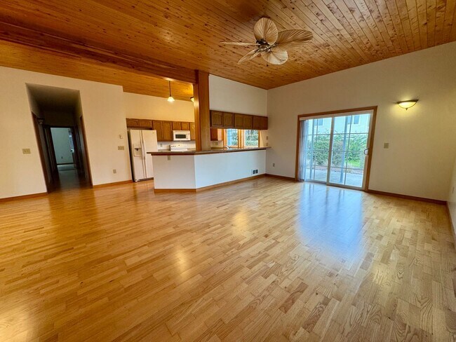 Building Photo - Single-Level 2BD/2BA in Face Rock Village – Bandon Beach Living Awaits