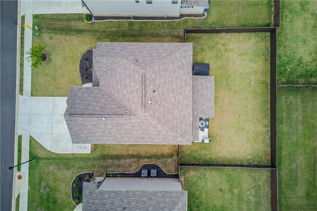 Building Photo - 404 Henson Farm Dr