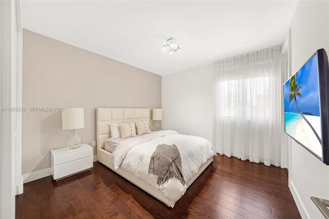 Building Photo - 7515 NW 99th Ave